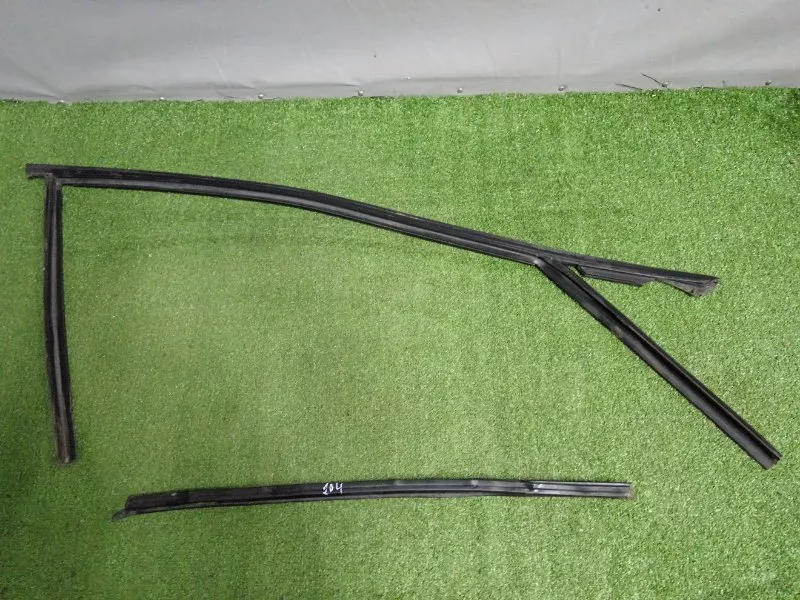 Уплотнитель стекла двери