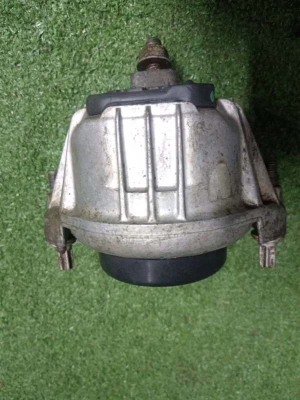 Подушка двигателя