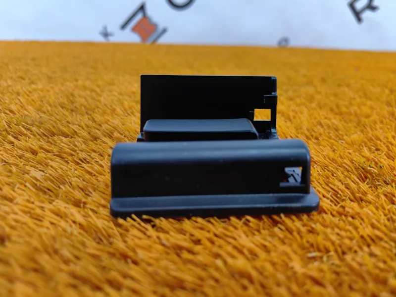 Заглушка полозьев сиденья