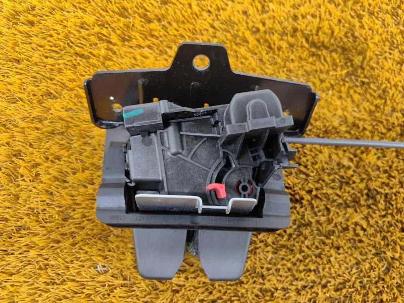 Замок багажника