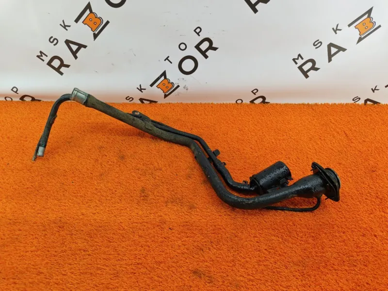 Горловина топливного бака