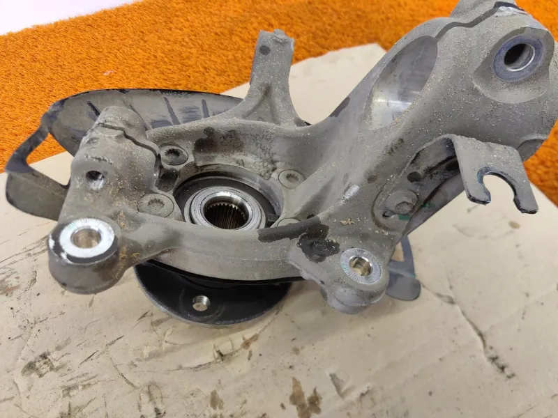 Кулак поворотный