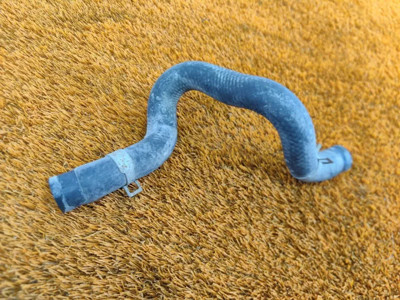 Патрубок отопителя