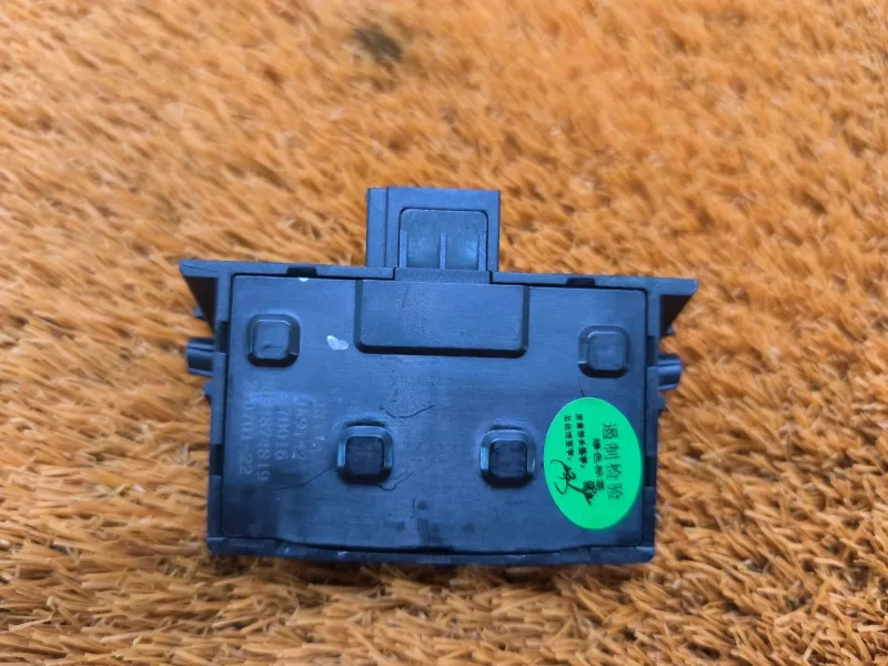 Кнопка обогрева сидений