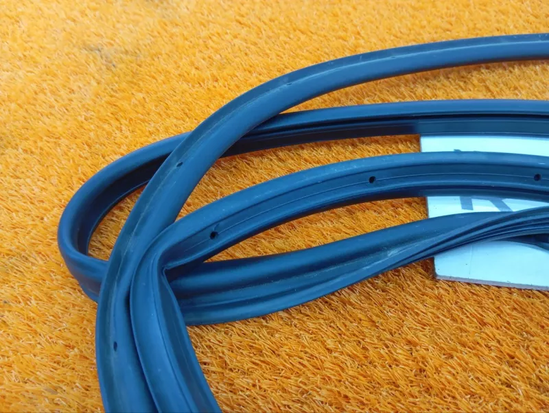 Уплотнитель двери