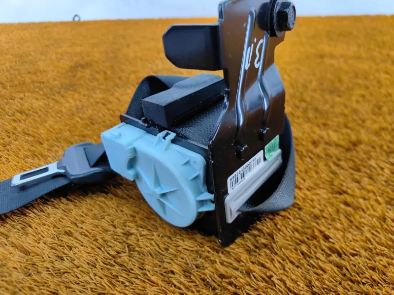 Ремень безопасности