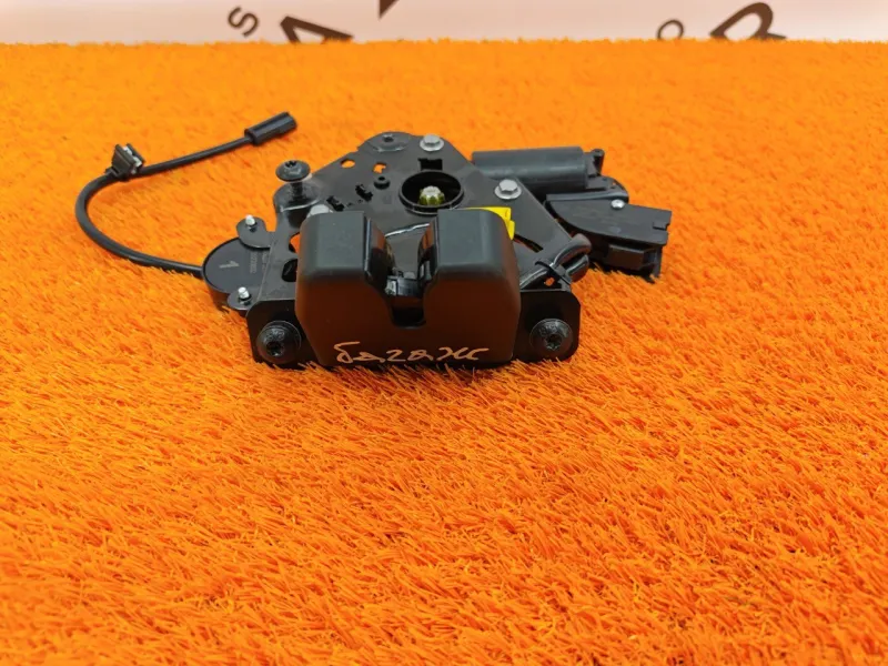 Замок багажника