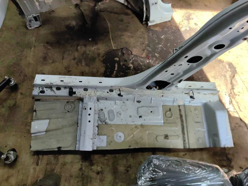 Порог с центральной стойкой