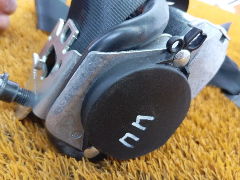 Ремень безопасности