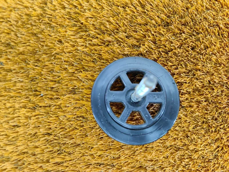 Болт крепления запасного колеса