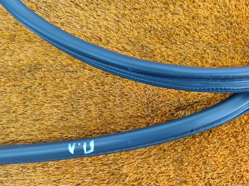 Уплотнитель проема двери