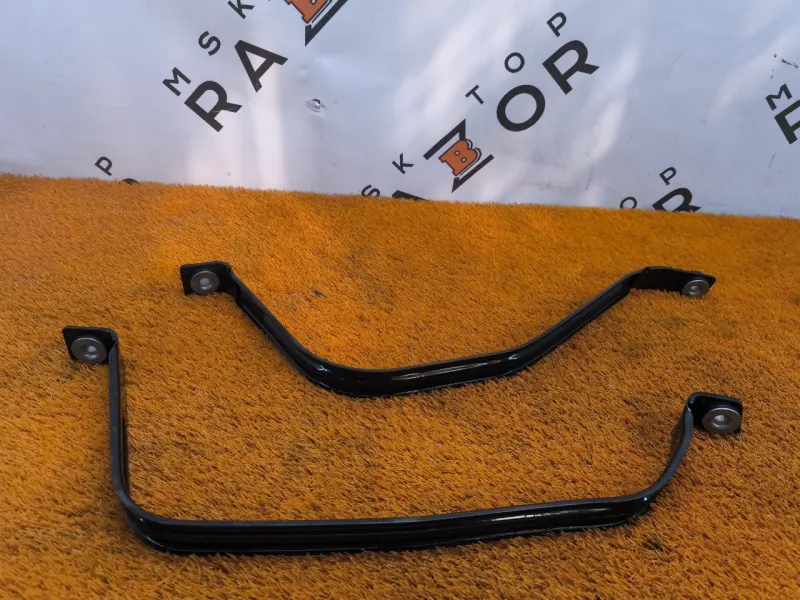 Крепление топливного бака