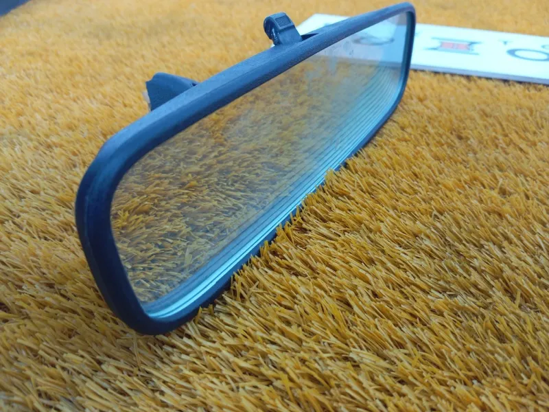 Зеркало заднего вида