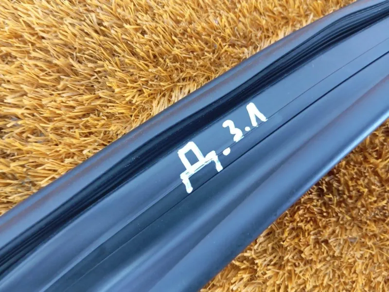 Уплотнитель стекла двери