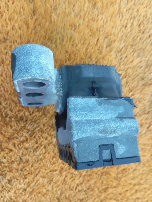 Подушка двигателя