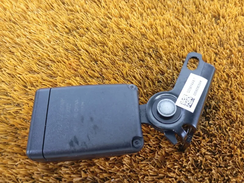 Ответная часть ремня безопасности