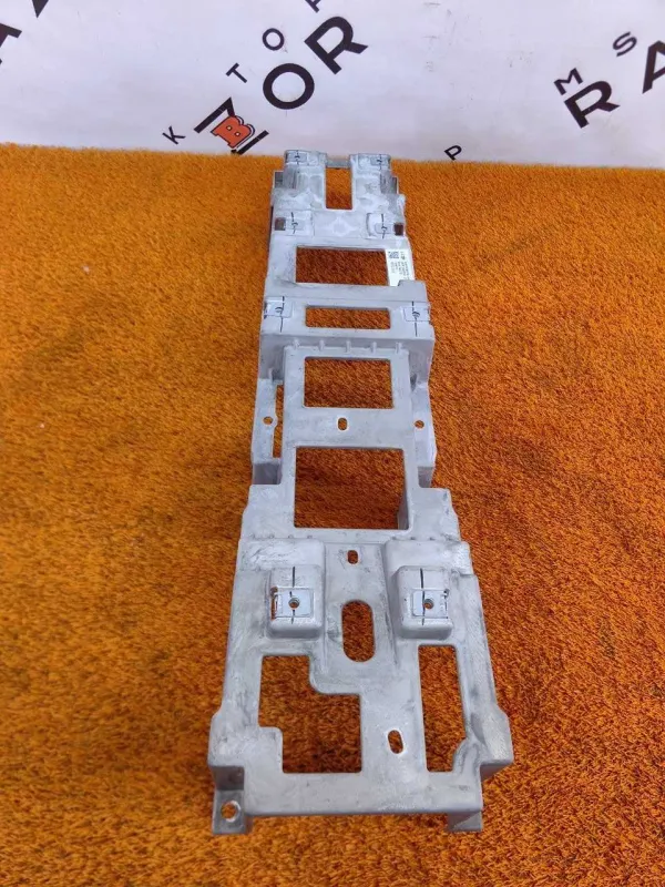 Кронштейн центральной консоли