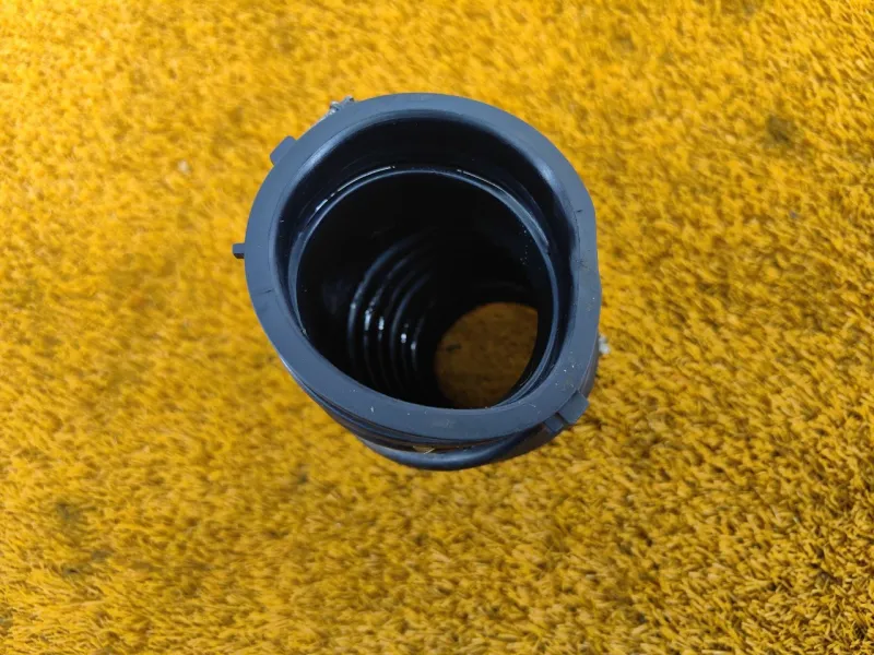 Патрубок воздушного фильтра