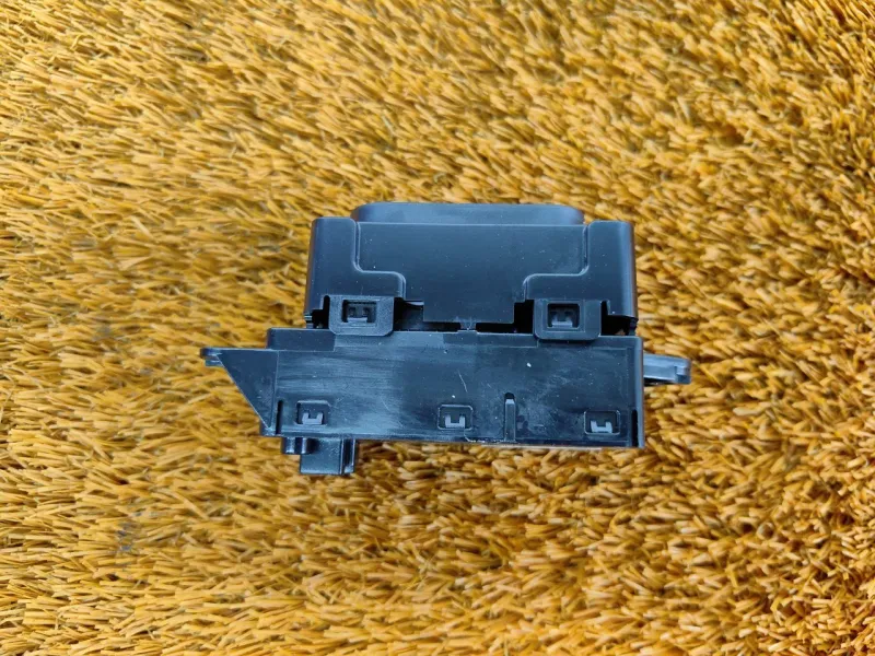 Кнопка стеклоподъемника