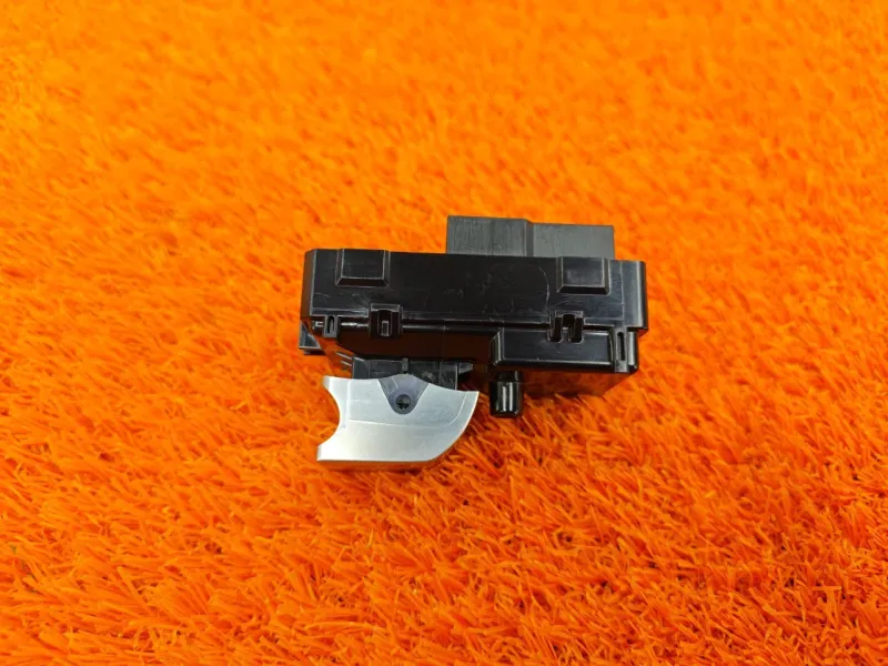 Кнопка стеклоподъемника