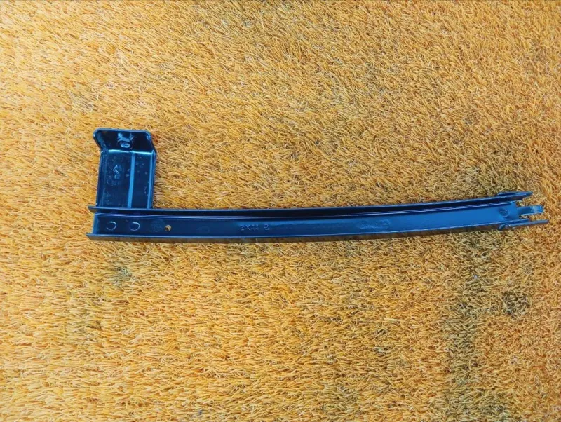 Направляющая стекла двери