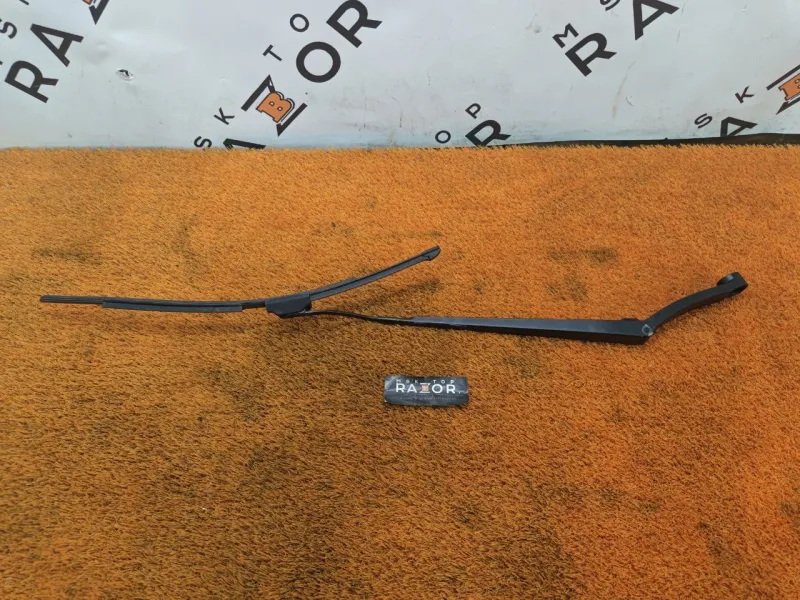 Поводок стеклоочистителя лобового стекла