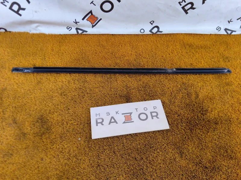 Уплотнитель стекла двери