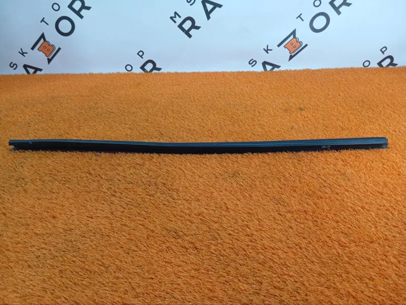 Уплотнитель стекла двери