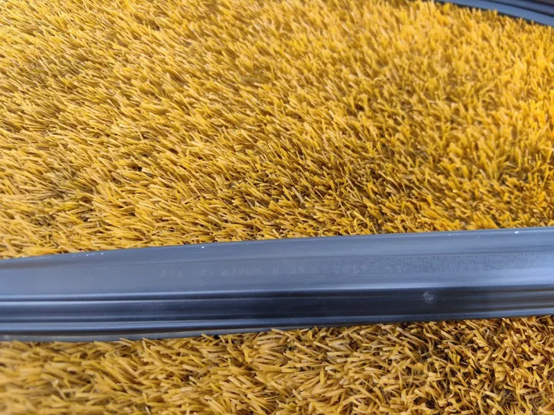 Уплотнитель стекла двери