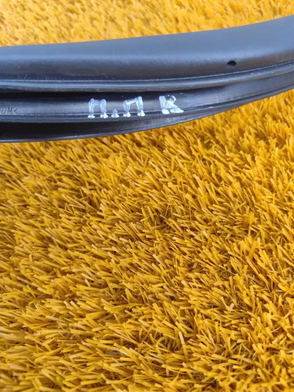 Уплотнитель проема двери