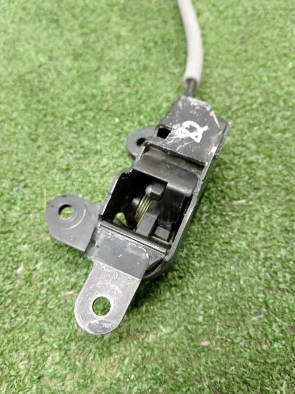 Замок багажника