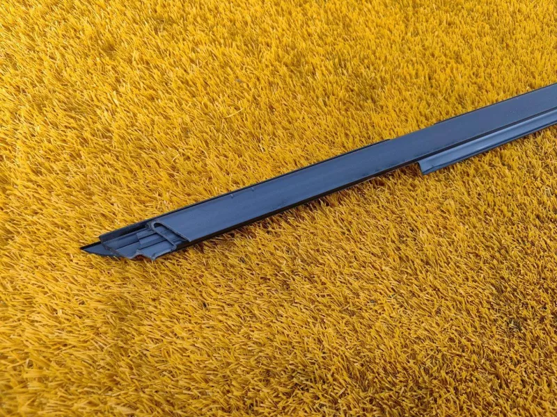 Уплотнитель стекла двери