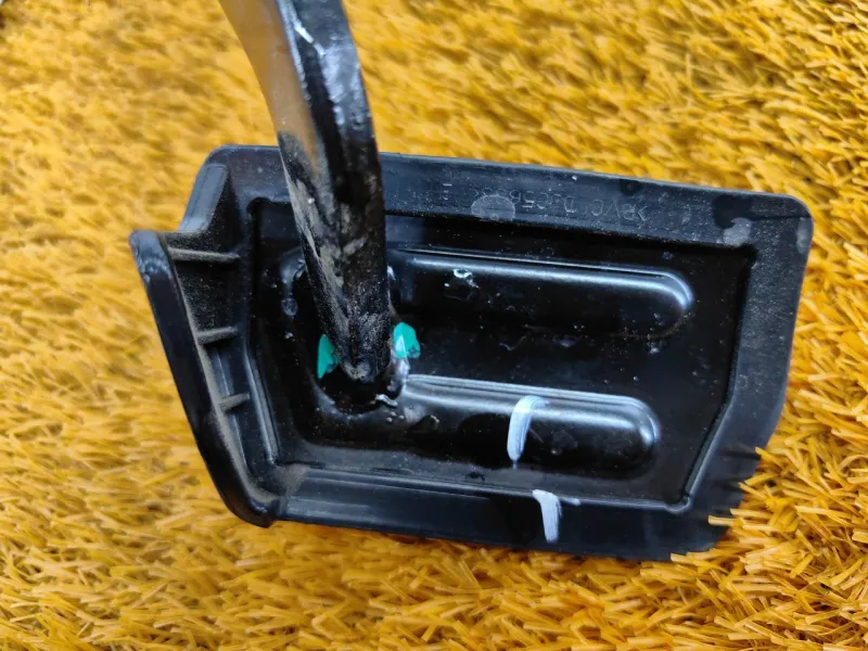 Педаль тормоза