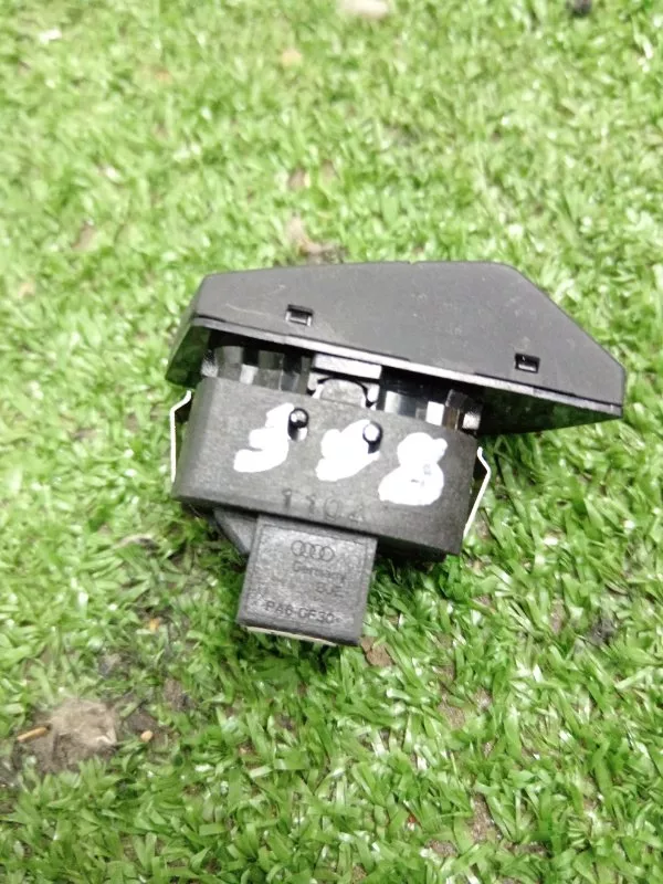 Кнопка открытия двери