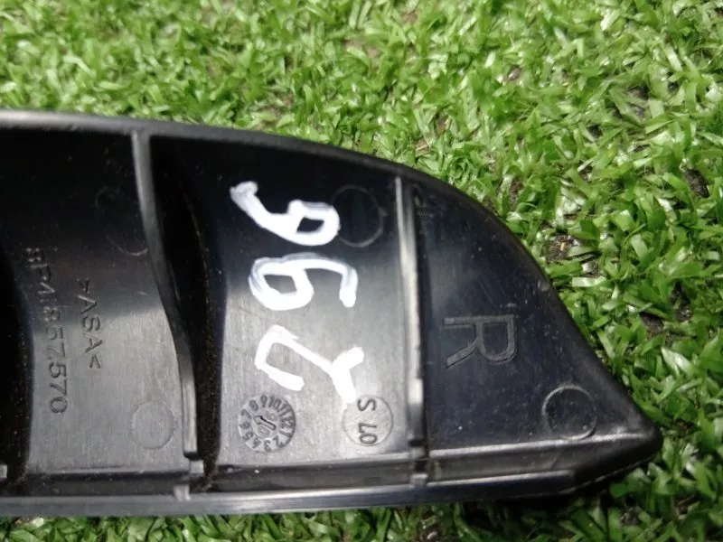 Накладка крепления зеркала