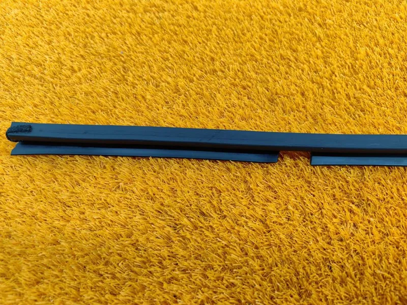 Уплотнитель стекла двери