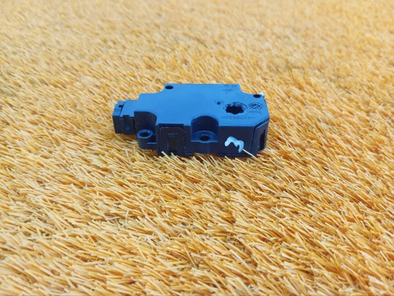 Сервопривод заслонок печки