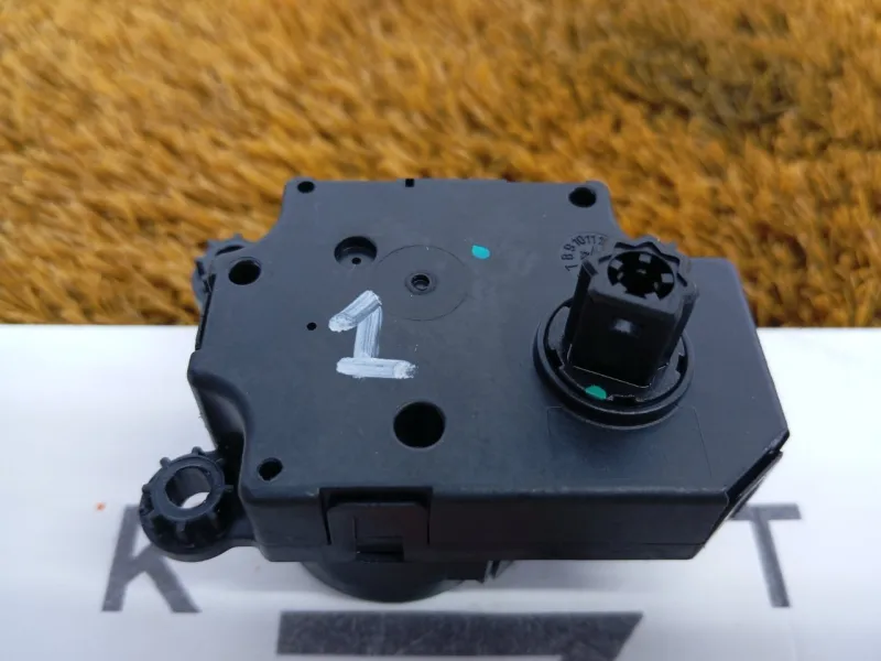 Моторчик заслонки печки