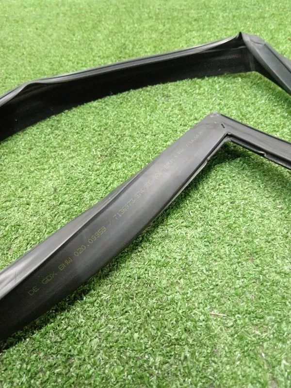 Уплотнитель стекла двери