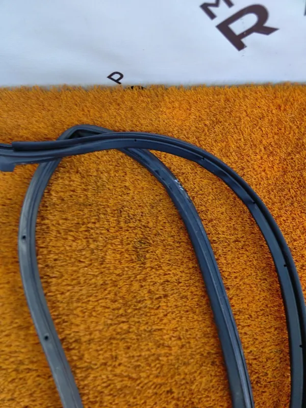 Уплотнитель двери