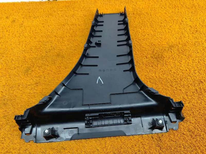 Обшивка центральной стойки