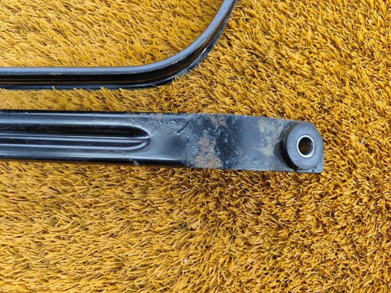 Крепление топливного бака