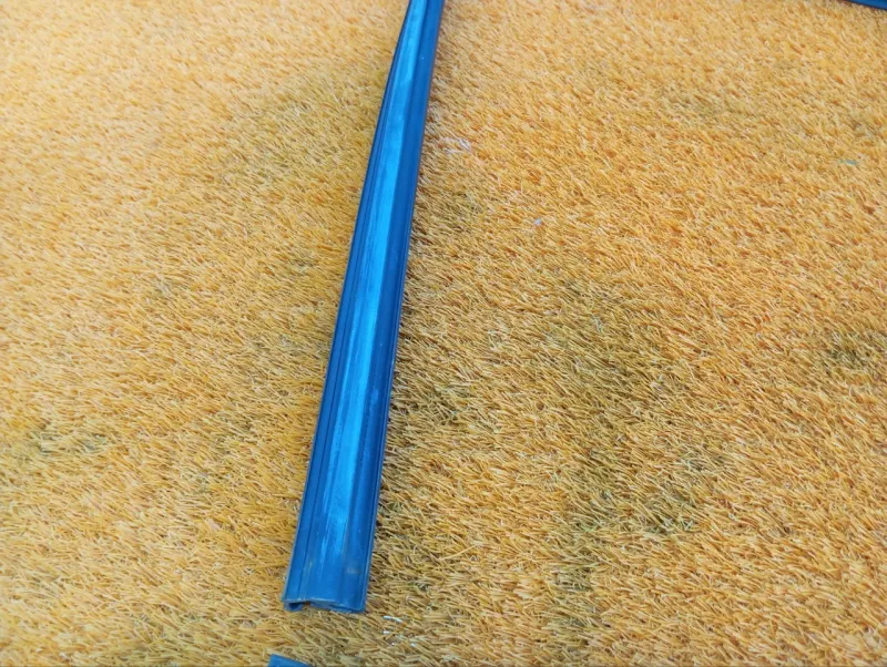 Уплотнитель стекла двери