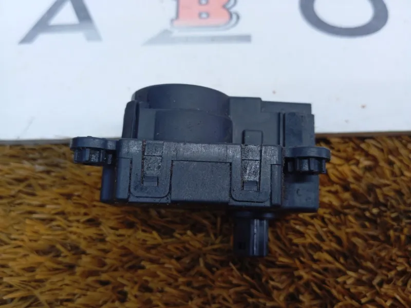 Моторчик заслонки печки