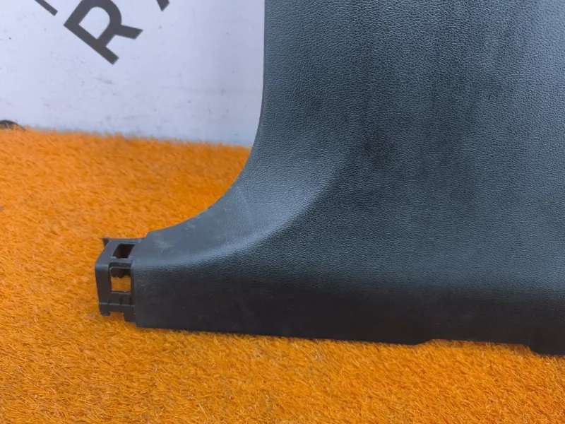 Обшивка центральной стойки