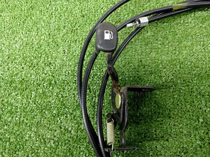 Трос лючка топливного бака