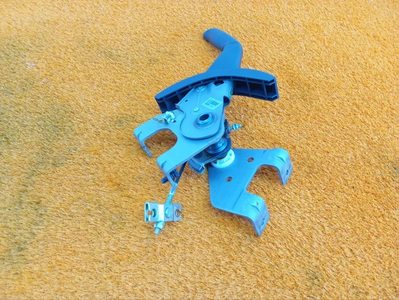 Рычаг стояночного тормоза