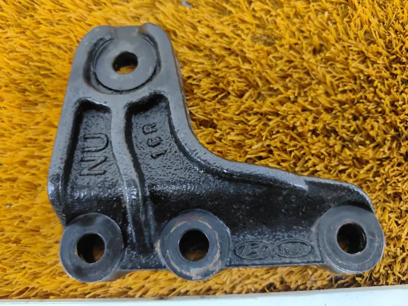 Кронштейн опоры двигателя