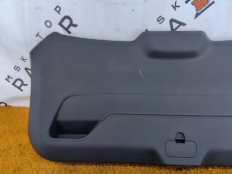 Обшивка двери багажника