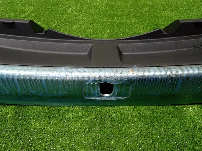 Накладка замка багажника